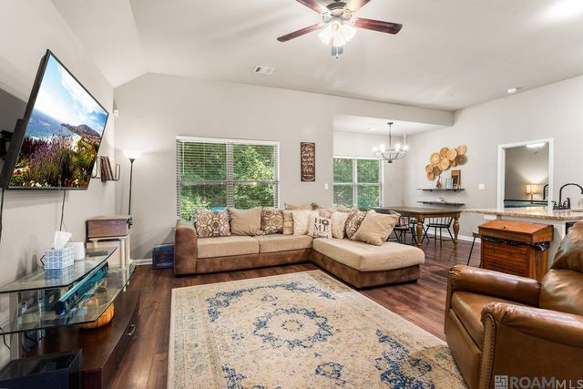 728 Pine Hollow Dr, Gonzales, LA 70737