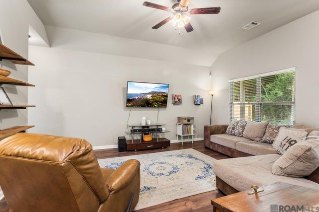 728 Pine Hollow Dr, Gonzales, LA 70737