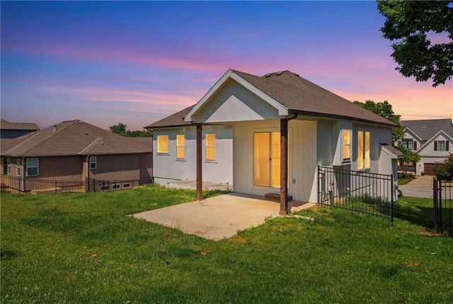 8278 Primrose Street, De Soto, KS 66018