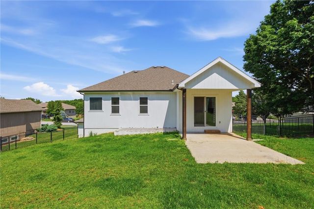 8278 Primrose Street, De Soto, KS 66018