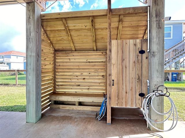 753 Bluewater Highway, Surfside Beach, TX 77541