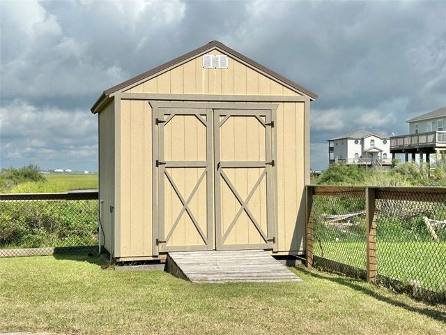 753 Bluewater Highway, Surfside Beach, TX 77541