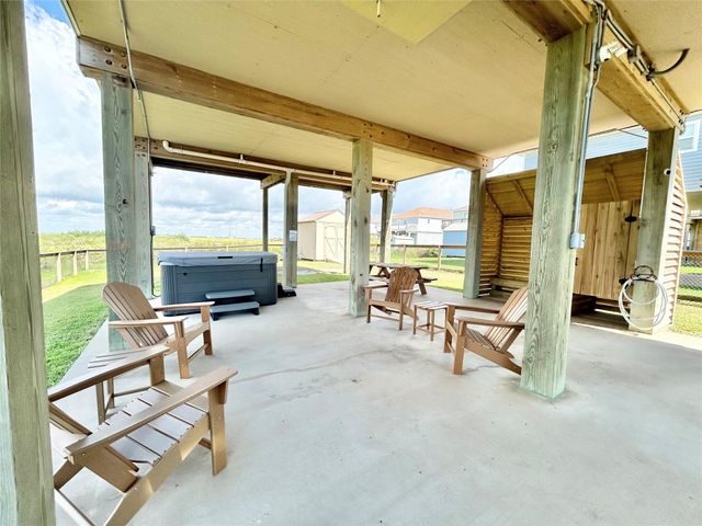 753 Bluewater Highway, Surfside Beach, TX 77541