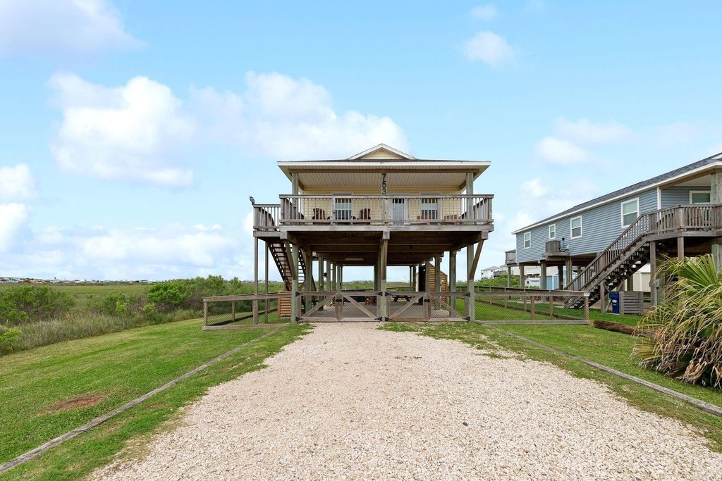 753 Bluewater Highway, Surfside Beach, TX 77541