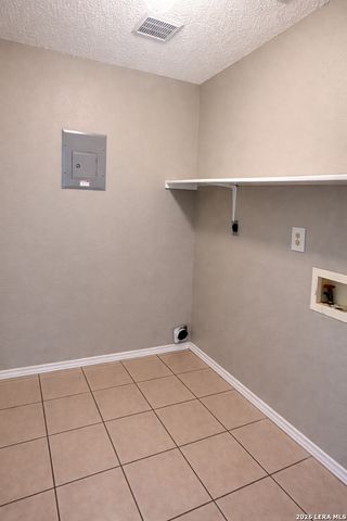 9727 Green Plain Dr, San Antonio, TX 78245