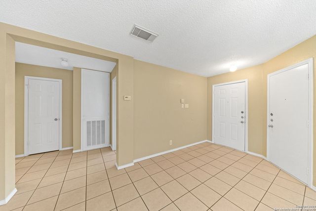 9727 Green Plain Dr, San Antonio, TX 78245