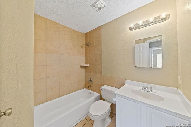 9727 Green Plain Dr, San Antonio, TX 78245