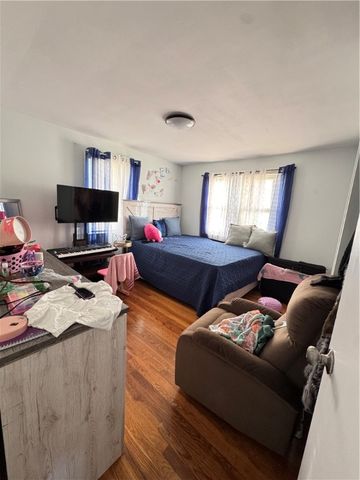 321 Budlong Road, Cranston, RI 02920