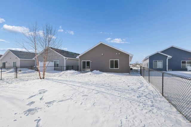 140 9th Avenue NE, Isanti, MN 55040