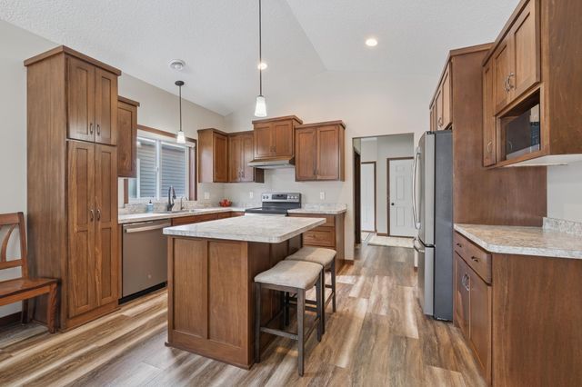 140 9th Avenue NE, Isanti, MN 55040