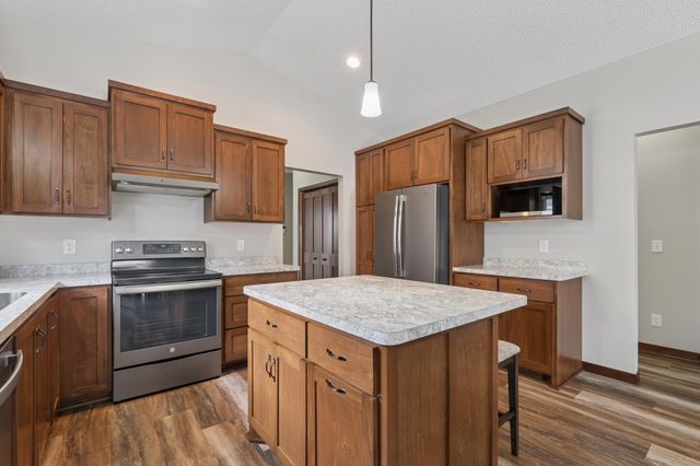 140 9th Avenue NE, Isanti, MN 55040