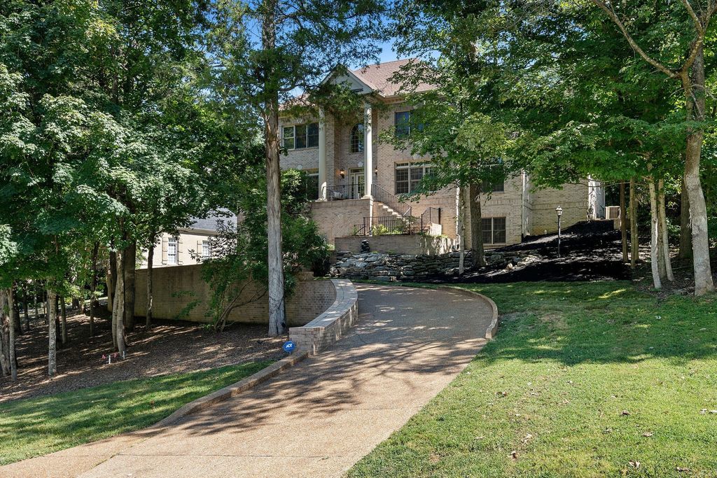 552 Grand Oaks Dr, Brentwood, TN 37027