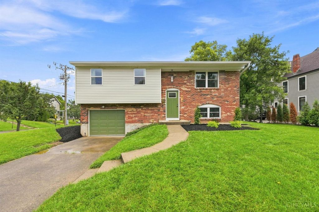 814 Burns Avenue, Wyoming, OH 45215