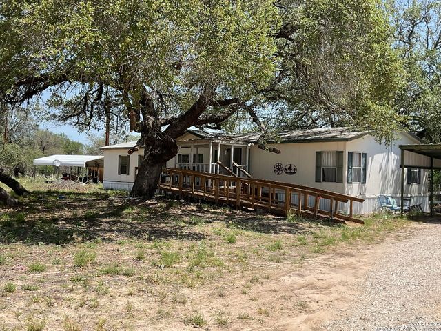 263 County Road 7812, Natalia, TX 78059