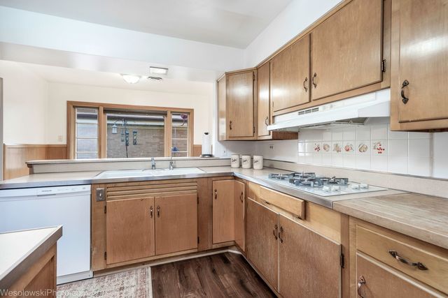 6400 N KNOX Avenue, Lincolnwood, IL 60712