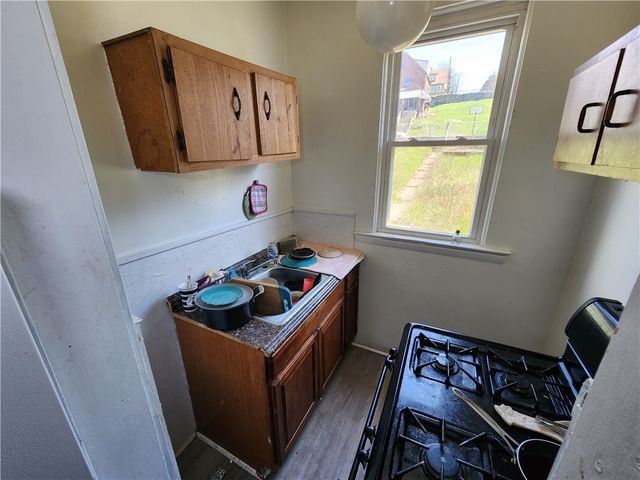 724 Hemlock Aly, Glassport, PA 15045