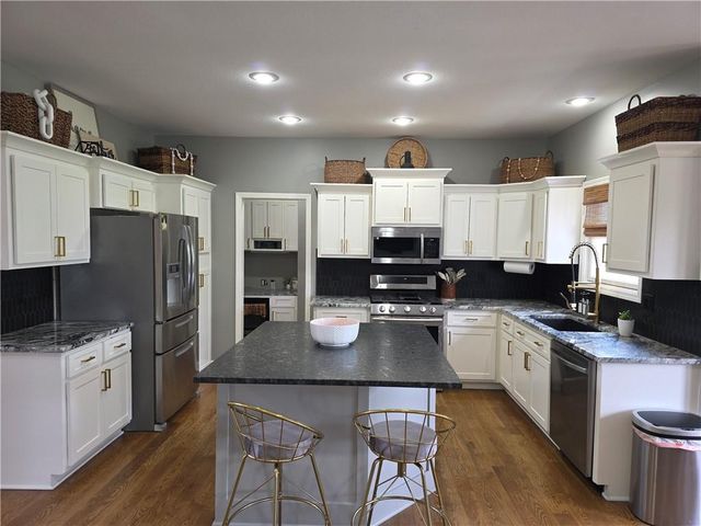 1408 Cedar Ridge Circle, Raymore, MO 64083