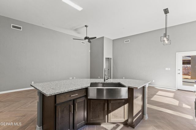 123 WindMill, Santa Teresa, NM 88008