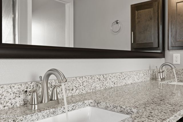 123 WindMill, Santa Teresa, NM 88008