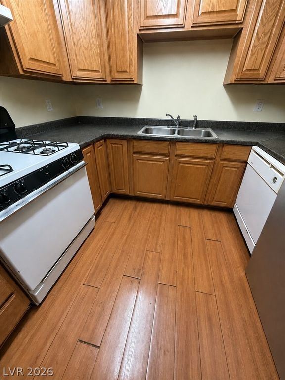2256 Tall Pine Drive, Las Vegas, NV 89108