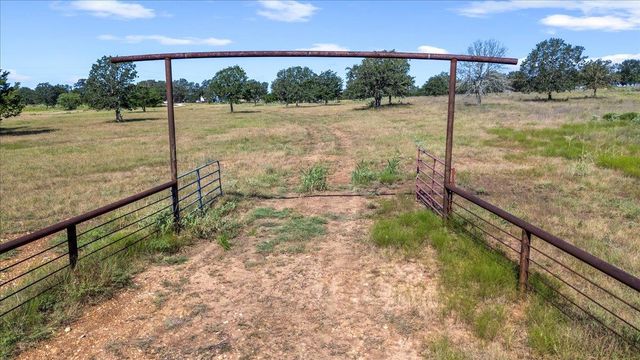 1038 League Line RD, Paige, TX 78659
