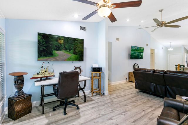 10711 Palm Leaf Drive B, Boynton Beach, FL 33437
