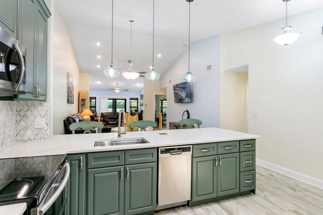 10711 Palm Leaf Drive B, Boynton Beach, FL 33437