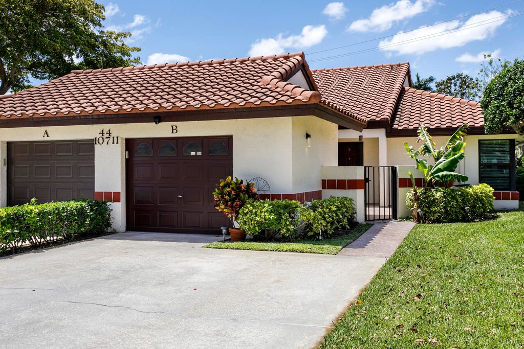 10711 Palm Leaf Drive B, Boynton Beach, FL 33437