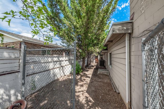 1950 W Plumb Lane, Reno, NV 89509