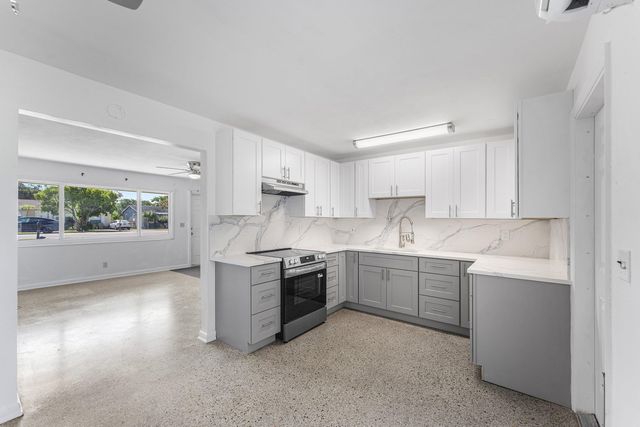 707 S Broadway, Lantana, FL 33462