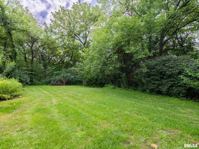 6737 N POST OAK Road, Peoria, IL 61615