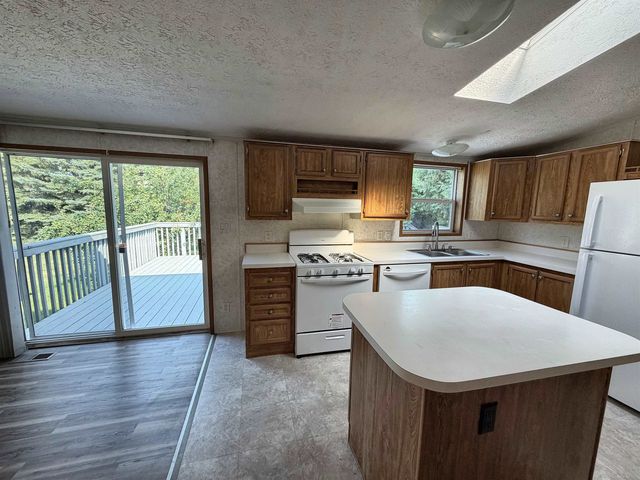 1809 72nst St. SE, Minot, ND 58701