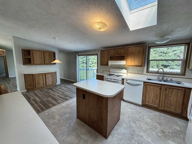 1809 72nst St. SE, Minot, ND 58701