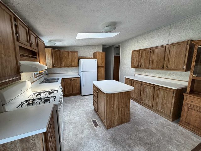 1809 72nst St. SE, Minot, ND 58701