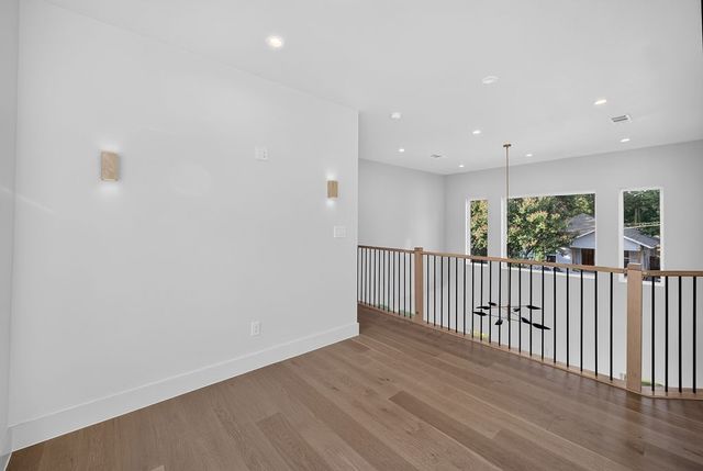 413 Graham Avenue, Dallas, TX 75223