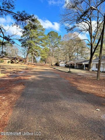 632 Briarcliff Circle, Jackson, MS 39212