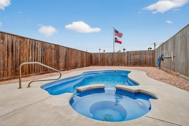 730 La Ronda Ct, Port Aransas, TX 78373