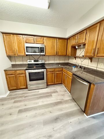 516 Rita Lane D, Arlington, TX 76014