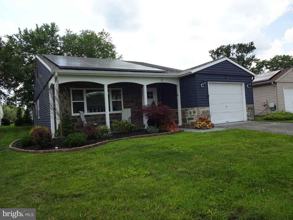 12 YORKSHIRE WAY, Southampton, NJ 08088