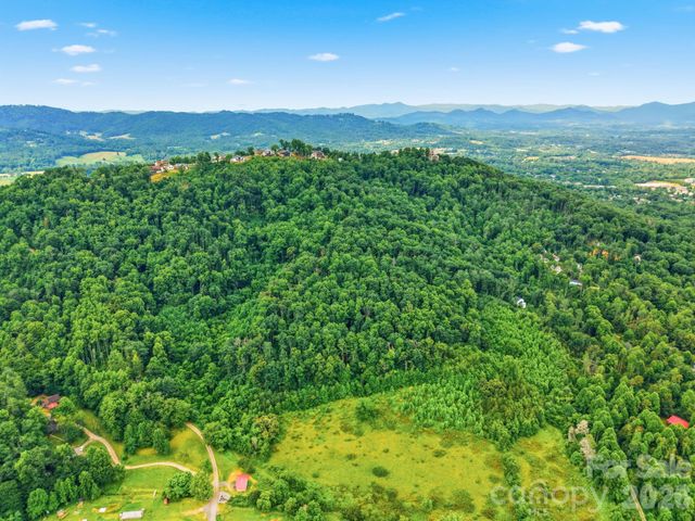 999 Perrion Avenue 18, Weaverville, NC 28787