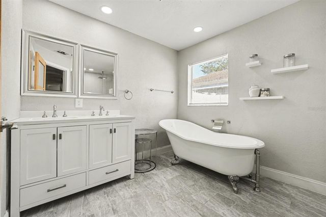 8791 FORT SOCRUM VILLAGE WAY, Lakeland, FL 33810
