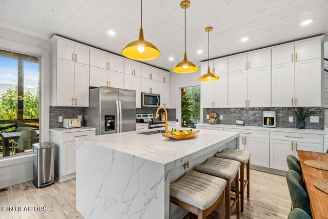 839 Deer Path Lane, Gatlinburg, TN 37738