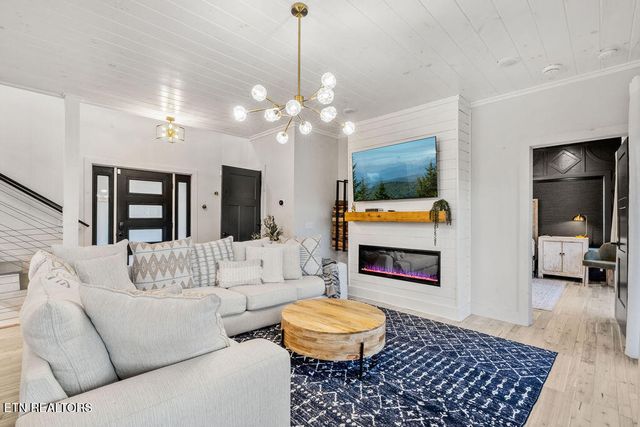 839 Deer Path Lane, Gatlinburg, TN 37738