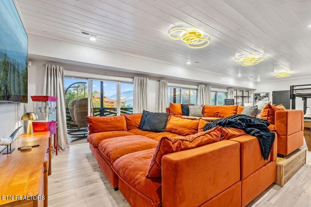 839 Deer Path Lane, Gatlinburg, TN 37738