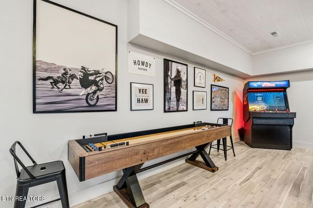 839 Deer Path Lane, Gatlinburg, TN 37738