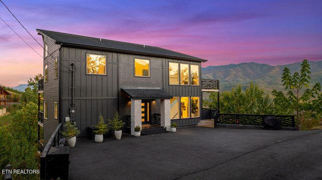 839 Deer Path Lane, Gatlinburg, TN 37738