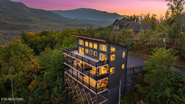 839 Deer Path Lane, Gatlinburg, TN 37738