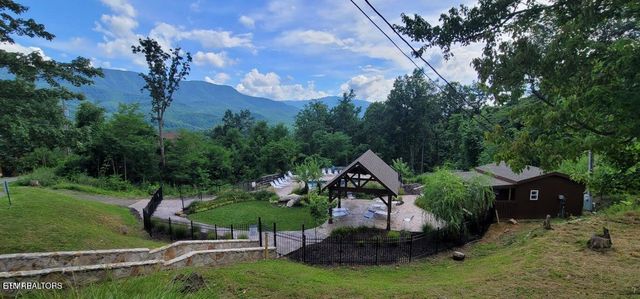 839 Deer Path Lane, Gatlinburg, TN 37738