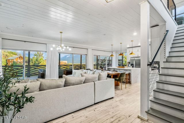 839 Deer Path Lane, Gatlinburg, TN 37738