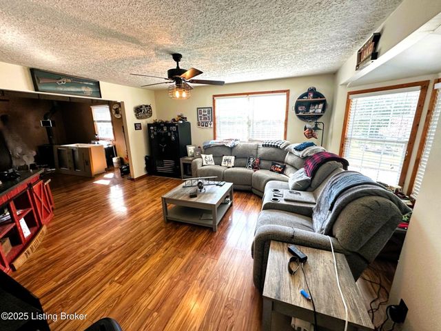 273 Coopers Point Rd, Leitchfield, KY 42754